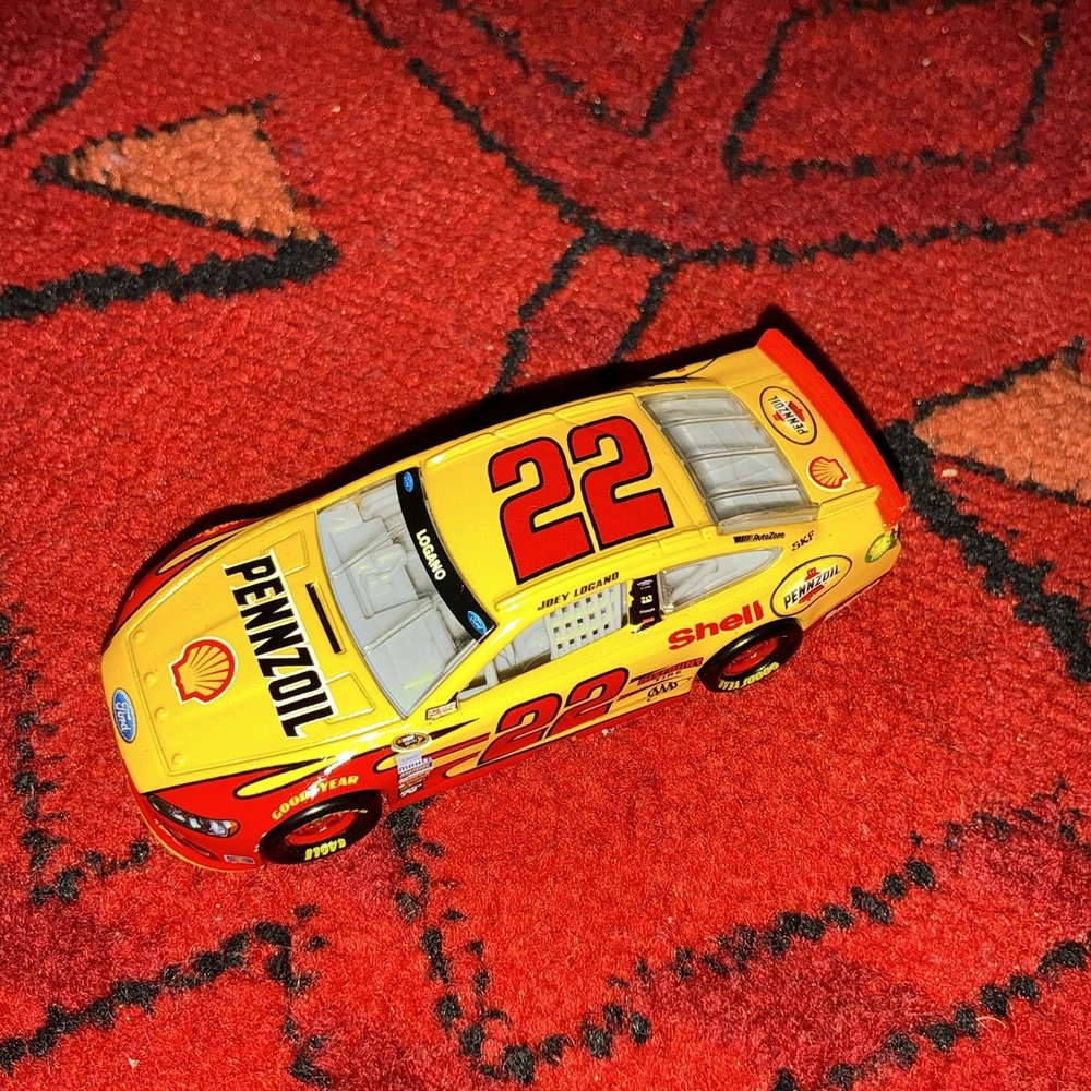 2014 Joey Logano #22 Shell/Pennzoil 1/64 Scale NASCAR Diecast Action LOOSE